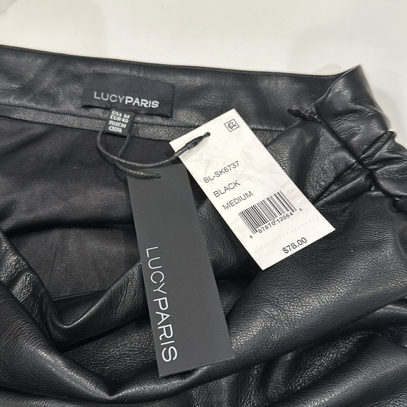 NWT Lucy Paris faux leather skirt with side ruching and zipper  Medium - Picture 2 of 7
